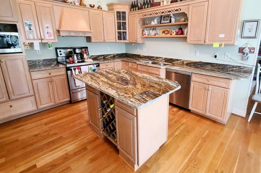 Granite countertops Granite Depot Sevierville Golden Thunder 5530